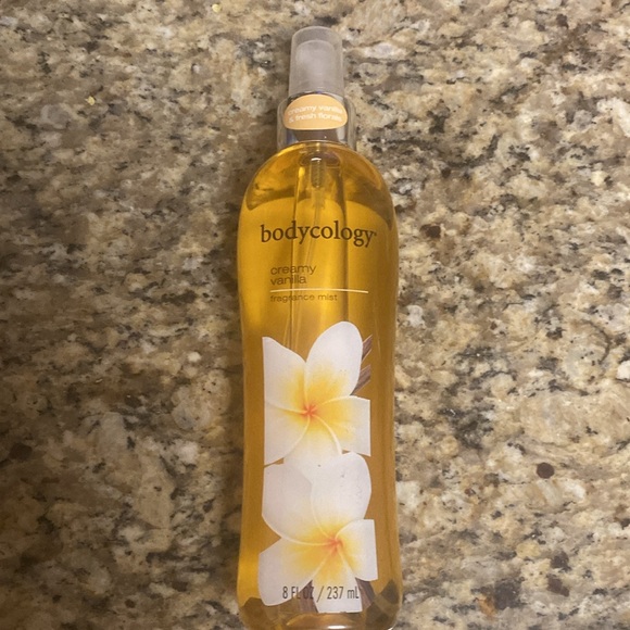 BODYCOLOGY FRAGRANCE MIST in Creamy Vanilla - Picture 4 of 4
